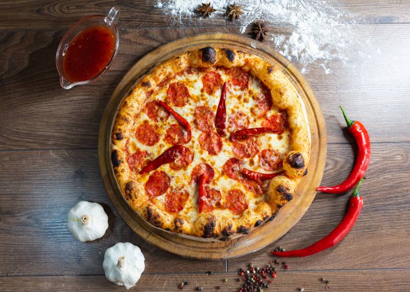 Fuzja kulinarna: Najbardziej niekonwencjonalne i zaskakujące połączenia składników na pizzy z całego świata.